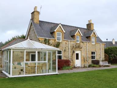 Experience the wilds of Scotland at a Dornoch holiday letting - HomeToGo
