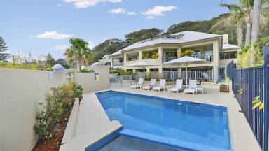 Apartment Pool Whale Beach