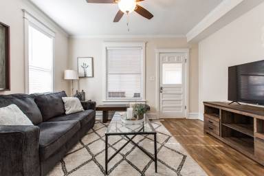 House Pet-friendly Libertyville Township