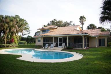 Enjoy the sun with a Central Florida vacation home - HomeToGo