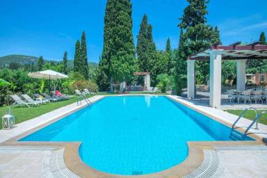 Villa Pool Lakones