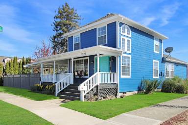 House Kitchen McMinnville