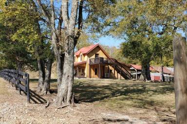 Cabin Cornersville