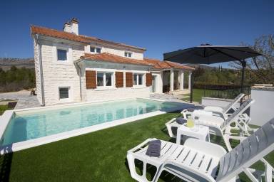 Villa Dubrava kod Šibenika