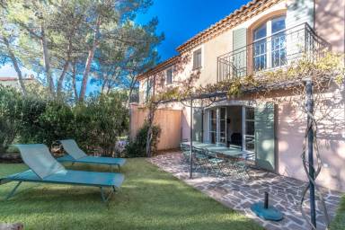 House Yard La Motte