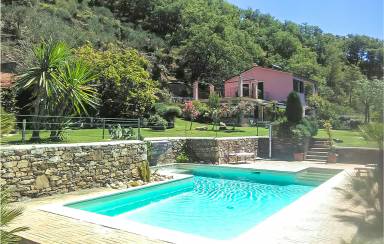 Una casa vacanza nella Riviera di Ponente: antichità, mare ed esotismo - HomeToGo