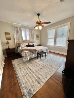 Apartment Highland, Stoner Hill
