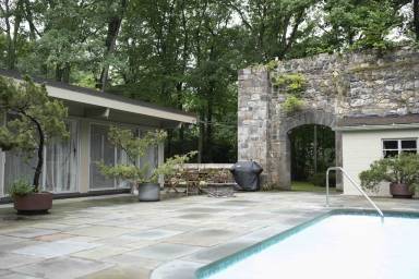House Yard Darien