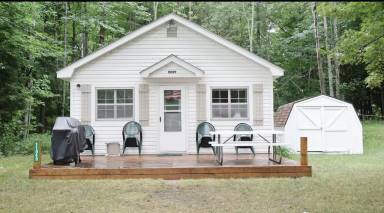 Cottage Alanson