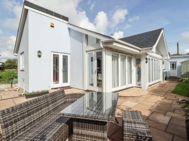 Cottage Lamphey