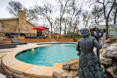 Villa Pool Shady Hollow