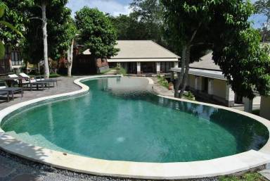 Farmhouse Pool Petang