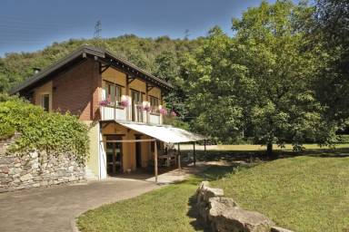 Ontspannen aan het Italiaanse Lago Maggiore: een vakantiehuis in Arona - HomeToGo