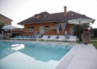 Villa Pool Parona