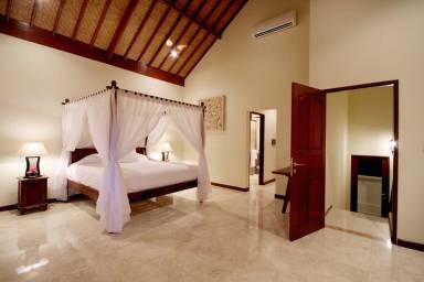 Villa Lebih