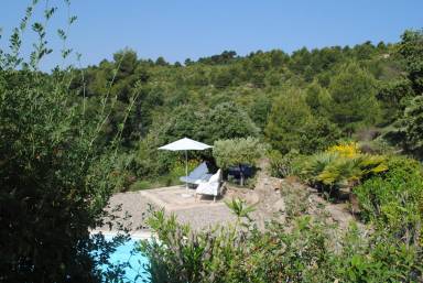 Depuis une chambre d'hôtes à Rousset, parcourez un petit coin authentique de Provence - HomeToGo