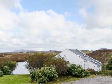 Holiday lettings & accommodation in Lochmaddy