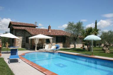 Case vacanza a Castiglione del Lago, con vista sul Trasimeno - HomeToGo