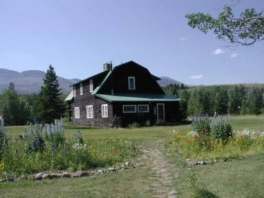 House Pet-friendly East Glacier Park Village
