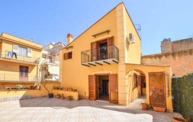 Appartamenti vacanze a Bagheria, affascinante città barocca - HomeToGo