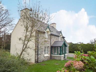 Experience Irish Charm with Superb Accommodation in Kenmare - HomeToGo