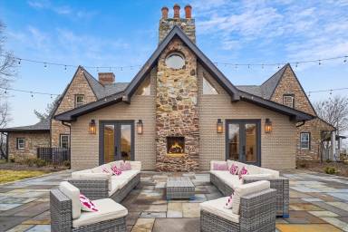 Farmhouse Balcony/Patio Poolesville