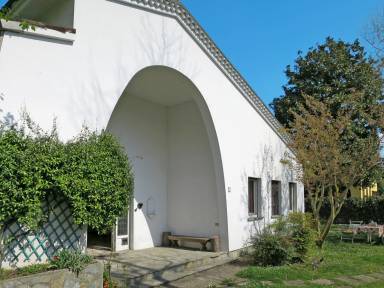 Case vacanza a Sesto Calende, una città tra laghi, colline e montagne - HomeToGo