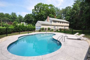 House Pool Collinsville