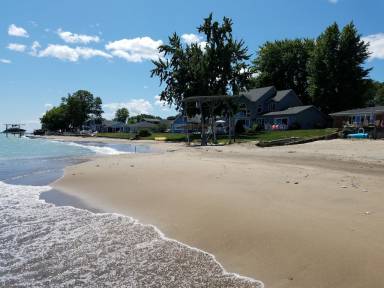 House Pet-friendly Lakeport