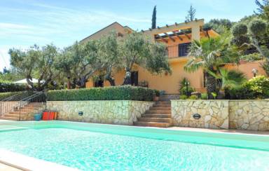 Casteldaccia: case vacanza tra mare e montagna - HomeToGo