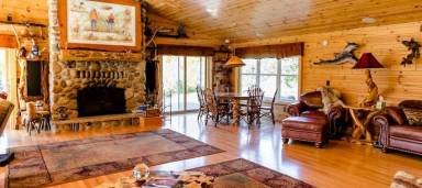 Lodge Evart