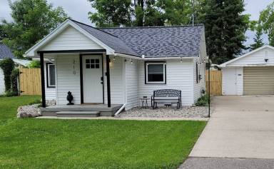 House Pet-friendly Houghton Lake Heights