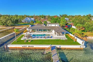 Villa Pool Island VIew Estates