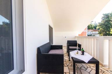 Apartment Ploče