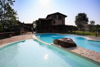 Un appartamento vacanze in un borgo medioevale, a Ponti sul Mincio - HomeToGo