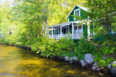 Cottage Melvin Village
