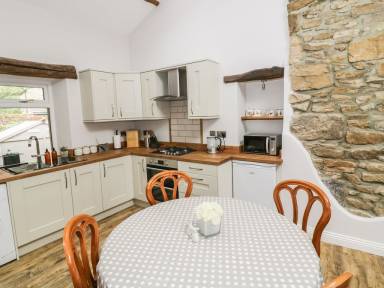 House Kitchen Kettlewell with Starbotton