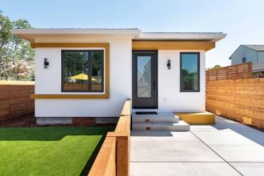 House Pet-friendly Woodside Hills