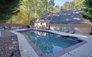 Vacation Rentals in the Cultural Town of Cumming GA - HomeToGo