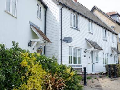 Cottage Rowhedge