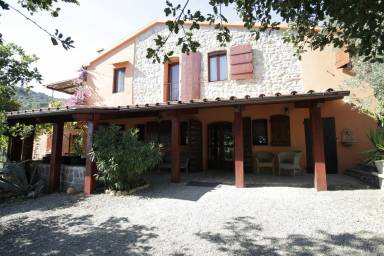 Farmhouse Giuncarico