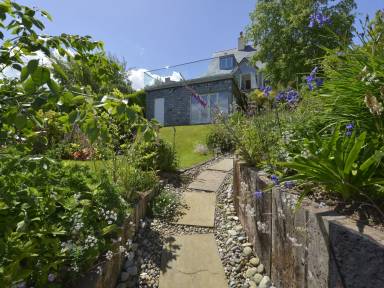 Appreciate the beauty of rural Devon with Dittisham holiday lettings - HomeToGo