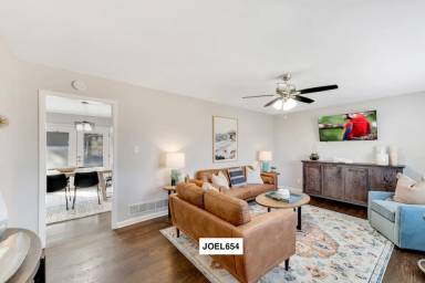 House Pet-friendly Addison Heights