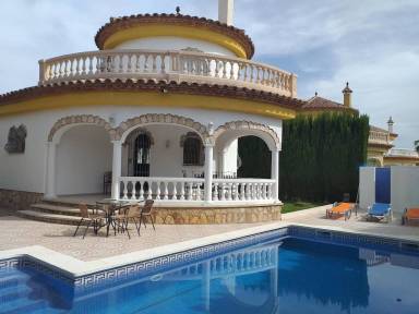Casas rurales y apartamentos en Horta de Sant Joan - HomeToGo