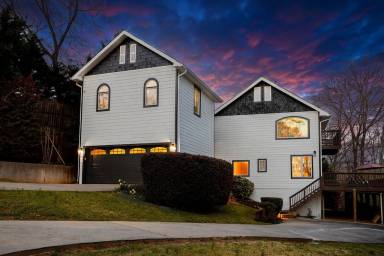 House Flowery Branch