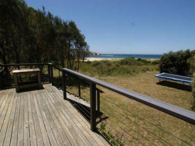 Enjoy a relaxing beach holiday with a Broulee - Mossy Point holiday house - HomeToGo