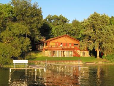 House Powers Lake