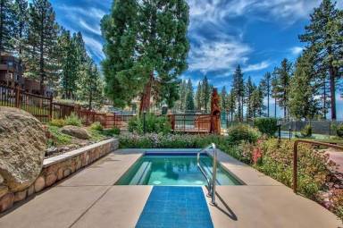 House Zephyr Cove-Round Hill Village