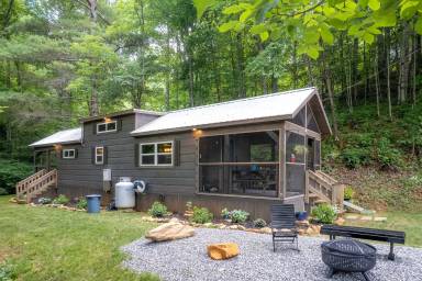 House Pet-friendly Tuckasegee