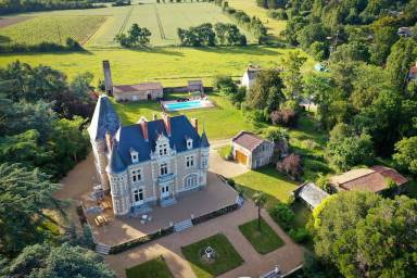 Castle Yard Sainte-Luce-sur-Loire
